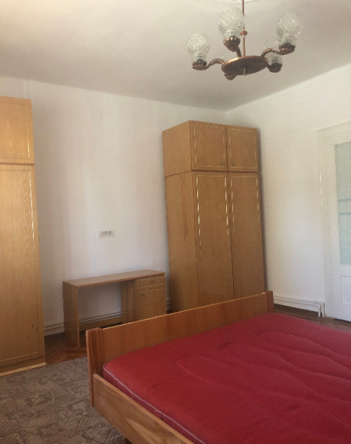 Inchiriez apartament 2 camere la casa zona Vlaicu-Poltura
