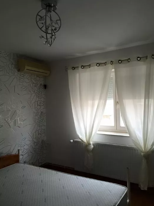 Inchiriez apartament 3 camere zona Vlaicu