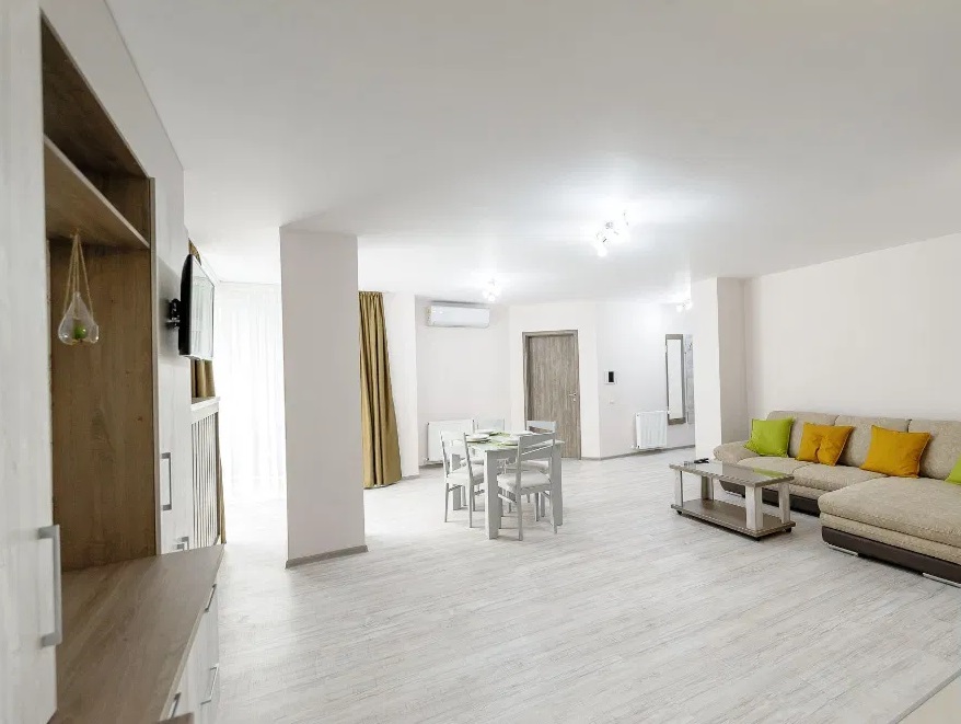 Inchiriez apartament 2 camere zona Ultracentrala-Arad Plaza