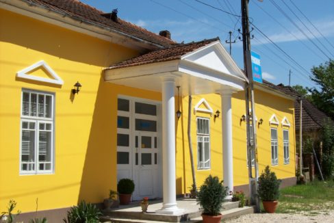 100_2125.jpg ház bejárat