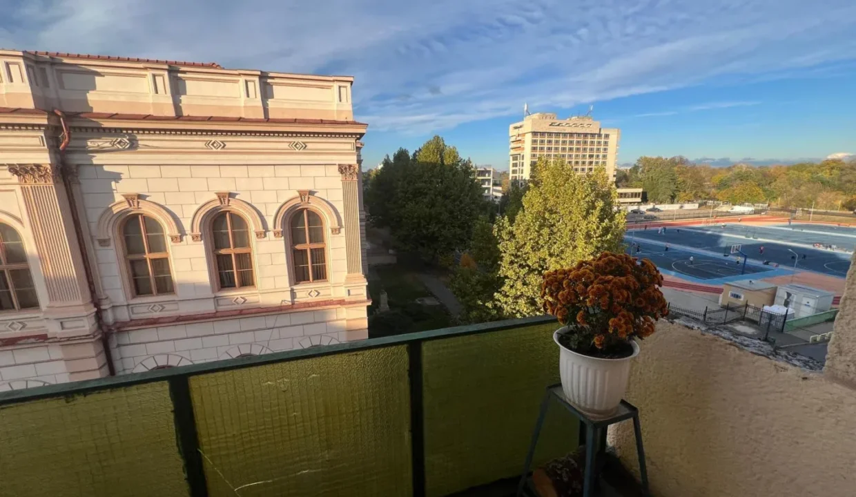 b41e9935-6f01-4f98-8133-b69773d59d56