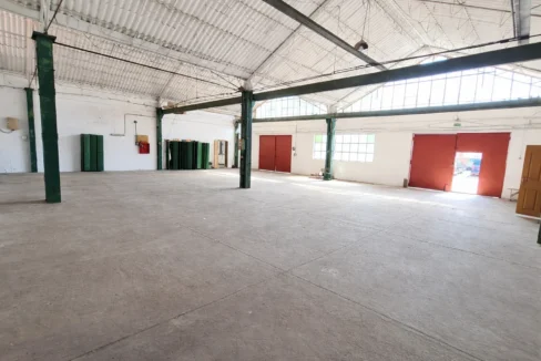 Clean and bright warehouse interior (1)