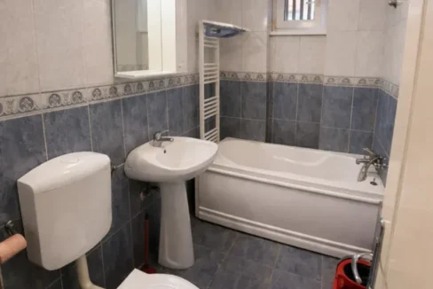 Modern bathroom with grey and blue tiles